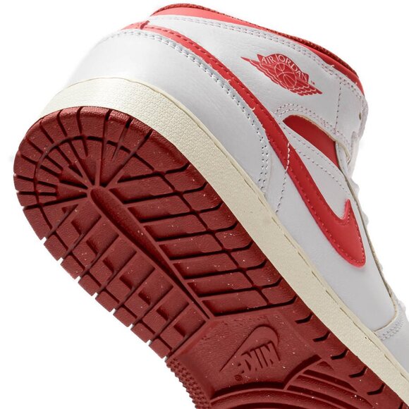 Air Jordan 1 Mid SE (GS). Brand New. Big Kids Size: 6.5y & 7y. - Picture 6 of 6